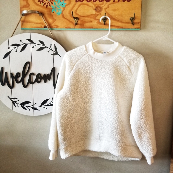 Old Navy Sweaters - Oversized Plush Old Navy Sweatshirt